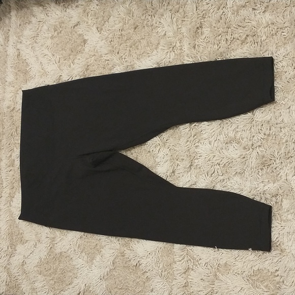 Lululemon Black Wunder Under High Rise Leggings Size 18 - Picture 1 of 7